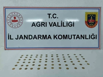 Ağrı’da jandarma ekipleri 71 adet altın sikke ele geçirdi
