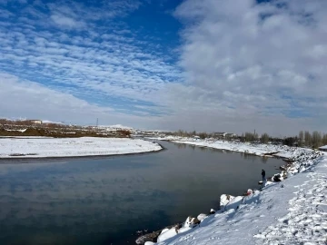 Ağrı’da kış manzarası göz kamaştırıyor
