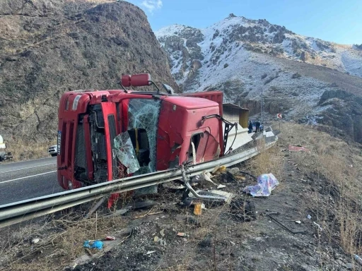 Ağrı’daki 3 ayrı trafik kazasında 4 kişi yaralandı
