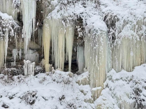 Ağrı eksi 18 derece ile dondu
