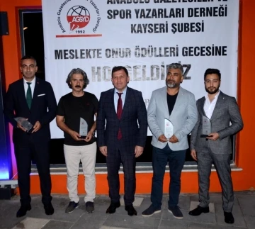 AGSYD’de onur ödülleri sahipleri ile buluştu