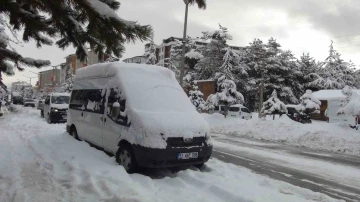 Ahlat’ta yoğun kar yağışı etkisini sürdürüyor
