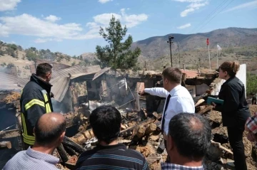 Ahşap ev çıkan yangında kullanılamaz hale geldi
