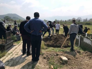 Aile katliamı yapan şahıs cenaze namazı kılınmadan defnedildi
