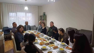 Aile ve Sosyal Politikalar yetkilileri çocuklarla iftar yaptı
