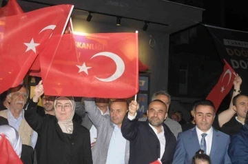 AK Parti Altınova’da miting düzenledi
