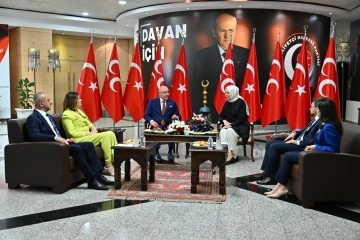 AK Parti heyetinden MHP’ye bayram ziyareti
