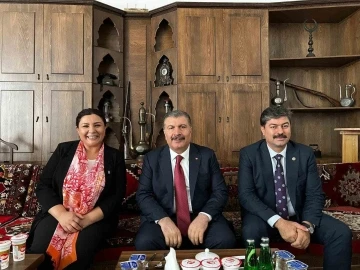 AK Parti İl Başkanı Ünsal: &quot;Kanser tedavisi yapan hekimler artık Kırşehir’de hizmet verecek&quot;
