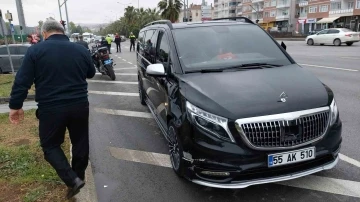 AK Parti Samsun İl Başkanı’nın makam aracı yayalara çarptı: 2 yaralı
