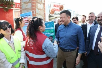 AK Partili Hamza Dağ ile CHP’li gençler arasında gülümseten diyalog
