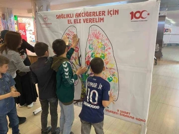 Akciğer maskotu çocuklardan ilgi gördü
