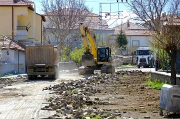 Akdağmadeni’nde yol yenileme çalışması sürüyor
