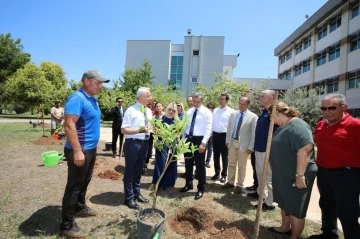 Akdeniz Üniversitesi’nde 253 şehit anısına 253 fidan dikildi
