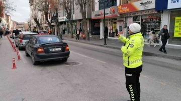 Aksaray’da hatalı parklara geçit yok: 43 araca 18 bin 748 TL ceza
