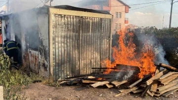 Aksaray’da konteyner alev alev yandı
