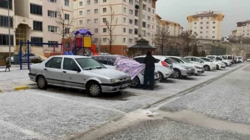 Aksaray’da şiddetli dolu yağışı şehri beyaza bürüdü
