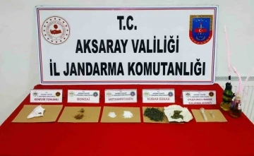 Aksaray jandarmadan uyuşturucu operasyonu: 5 gözaltı
