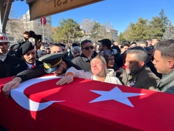 Aksaraylı şehit üsteğmen gözyaşlarıyla son yolculuğuna uğurlandı
