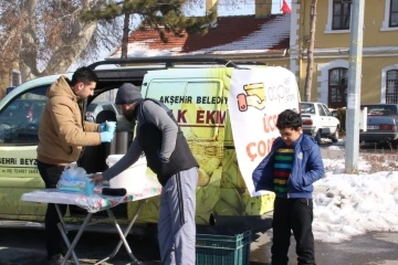 Akşehir’de depremzedelere çorba ikramı
