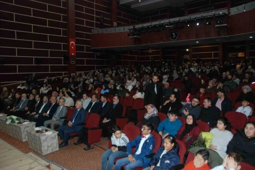 Akşehir’de Modern Çağın Sorunu Baba Yoksunluğu konferansına yoğun ilgi
