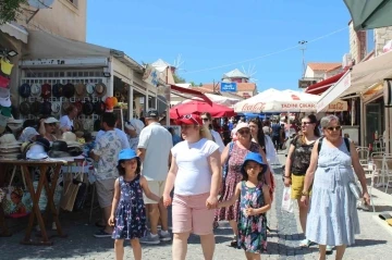 Alaçatı sokakları dolup taştı