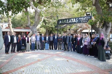 Alanya Belediyesi yaşlıları yemekte ağırladı
