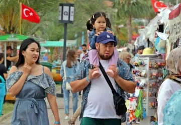 Alanya turizm ve sanatı doya doya yaşamaya devam ediyor
