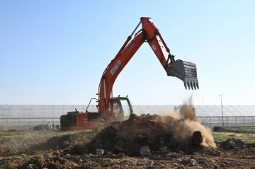 Alaşehir’in 25 milyonluk güneş enerjisi santralinde ilk kazma vuruldu
