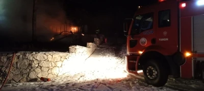 Alevlere teslim olan bungalov ev küle döndü
