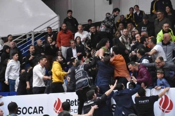 Basketbol maçında olaylar çıktı, tribünler boşaltıldı