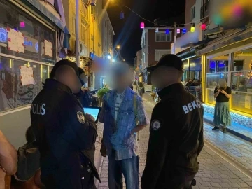 Alkollü eğlence mekanlarının çevresinde polis ekiplerince denetim yapıldı
