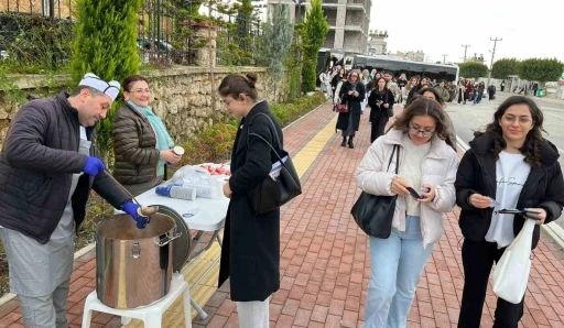 ALKÜ’deki öğrencilere sınav öncesi çorba ikramı
