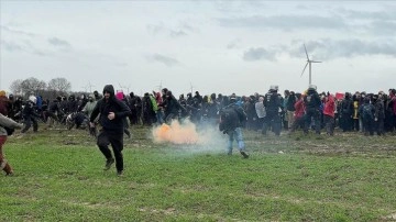 Almanya'da "linyit köyü" çevresinde yaklaşık 35 bin çevreci eylem yaptı