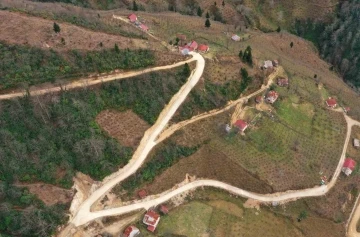 Altınordu’nun kırsal mahallelerinde beton ve asfalt yol çalışmaları sürüyor
