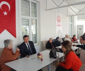 Altınovalı öğrenciler huzurevi sakinlerini unutmadı
