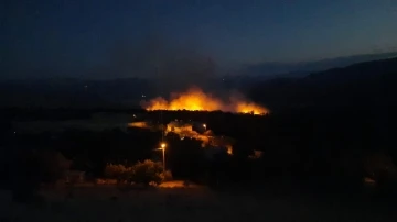 İliç'te örtü yangını söndürüldü