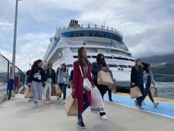 Amasra sezonun ilk kruvaziyerini ağırladı
