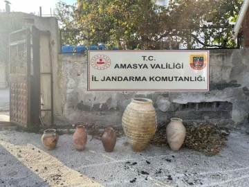 Amasya’da bir evde Roma dönemine ait 5 küp ele geçirildi
