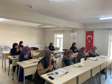 Amasya’da HEM kurslarında eller şehitler için semaya kalktı
