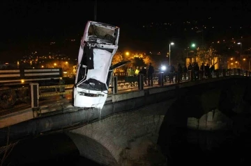 Amasya’da otomobil köprüden Yeşilırmak Nehri’ne uçtu: 1 ölü
