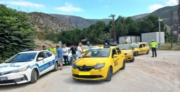 Amasya’da polisten ticari taksilere taksimetre denetimi
