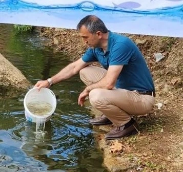 Amasya’da üretilen yavru sazanlar Trabzon’da göllere bırakıldı
