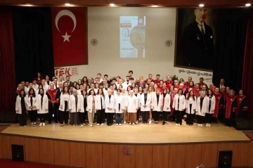 Amasya Üniversitesi Tıp Fakültesi’nde 70 öğrenci beyaz önlük giydi
