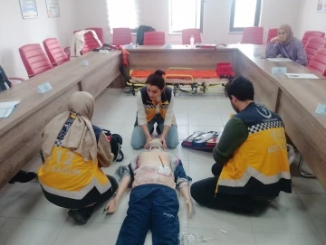 Ambulans personellerine eğitim verildi
