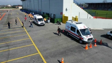 Ambulans şoförlerine zorlu sürüş eğitimi verildi
