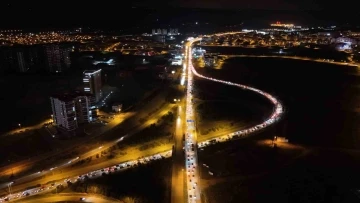 Anadolu’dan Batı’ya akın akın dönüyorlar: &quot;Kilit kavşak&quot; havadan görüntülendi
