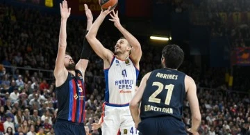 Anadolu Efes, Barcelona'dan galibiyetle döndü 