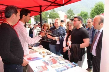 Anadolu Üniversiteler Birliği, 11 ilde üniversiteyi hedefleyen öğrencilerle buluştu
