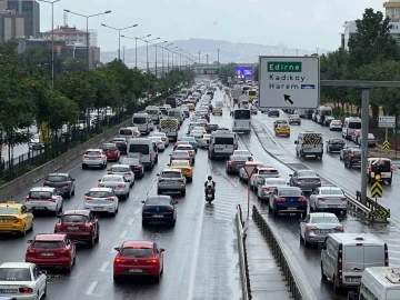 Anadolu Yakası’nda yağmur sonrası trafik yoğunluğu yaşandı
