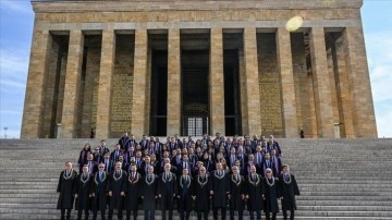 Anayasa Mahkemesi heyeti Anıtkabir'i ziyaret etti